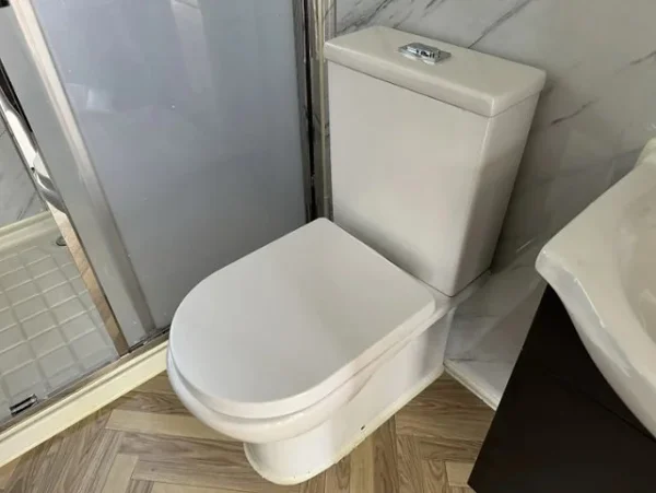 Tiny House avec Deux Chambres et Cuisine 2024 – Image 7
