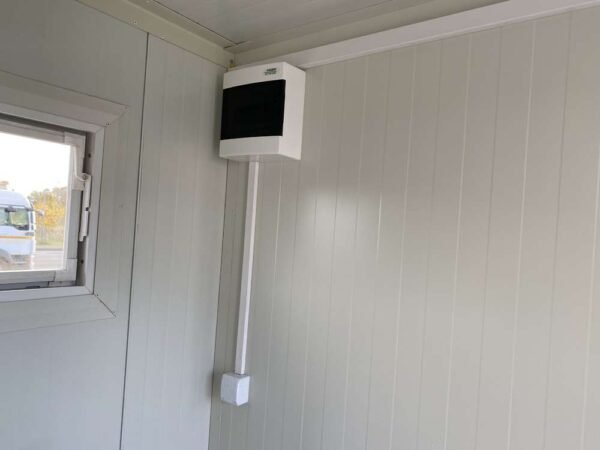 Conteneur sanitaire double avec réservoir – Image 9