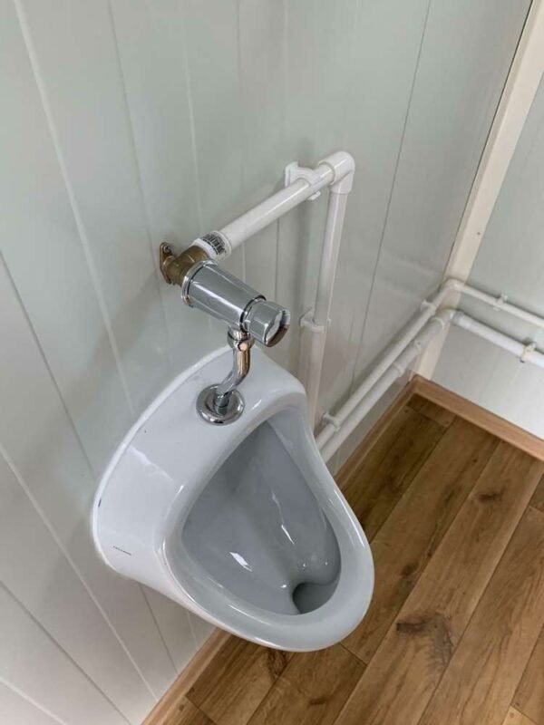 Conteneur sanitaire double avec réservoir – Image 11