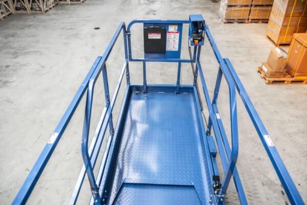 Nacelle à ciseaux électrique PRO (intérieur/extérieur) - jusqu'à 14 m de hauteur COMPARTEC – Image 2